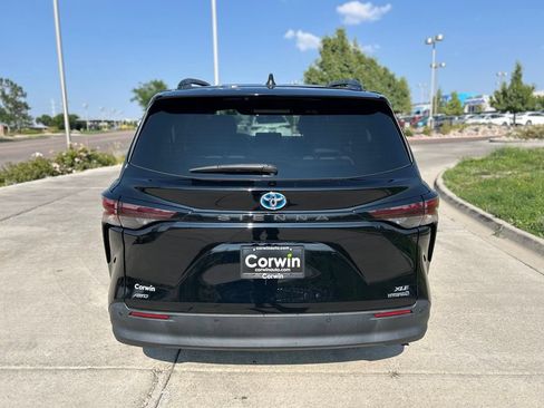 Used 2023 Toyota Sienna XLE w/ XLE Plus Package AWD/4WD image 7