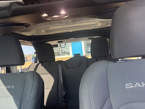 Used 2023 Jeep Wrangler Sahara image 26