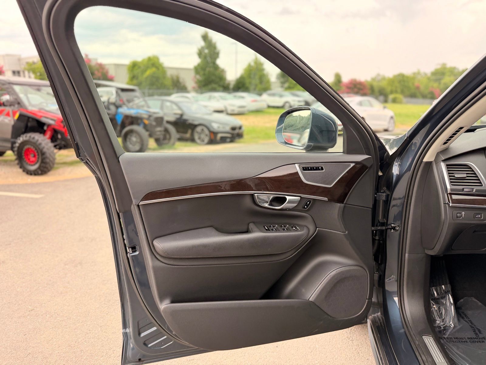 Used 2019 Volvo XC90 T6 Momentum w/ Advanced Package AWD/4WD image 9