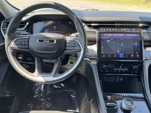 Used 2023 Jeep Grand Cherokee Limited AWD/4WD image 17