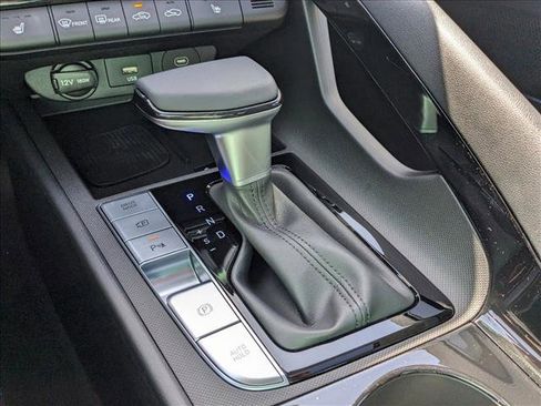 Used 2024 Hyundai Elantra Limited image 17