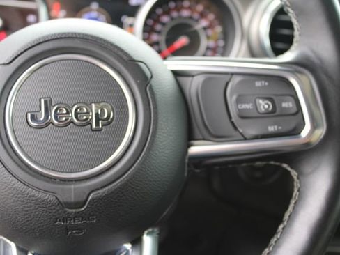 Used 2018 Jeep Wrangler Unlimited Rubicon w/ LED Lighting Group AWD/4WD image 18