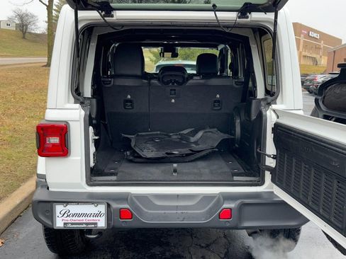 Used 2020 Jeep Wrangler Unlimited Sahara image 9