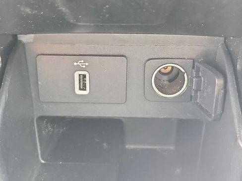 Used 2019 Ford Explorer XLT w/ Equipment Group 202A AWD/4WD image 25