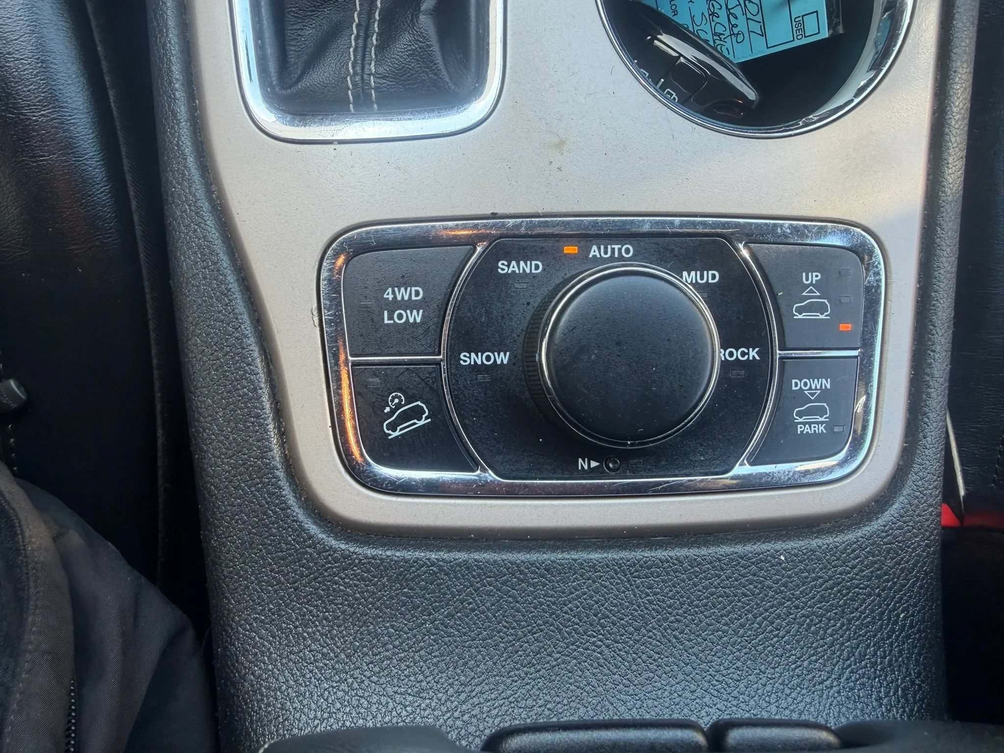 Used 2017 Jeep Grand Cherokee Overland AWD/4WD image 18