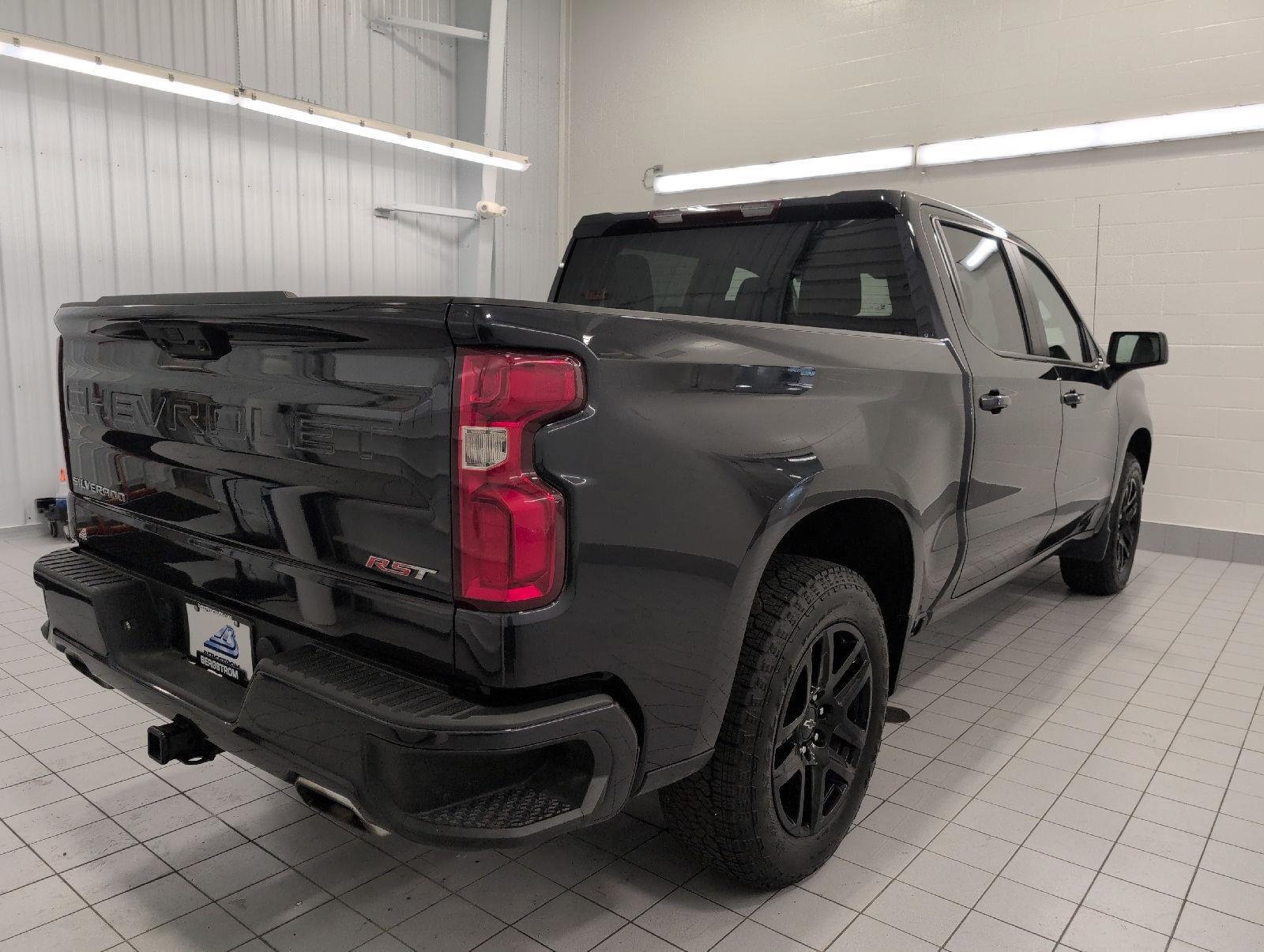 Used 2023 Chevrolet Silverado 1500 RST AWD/4WD image 19