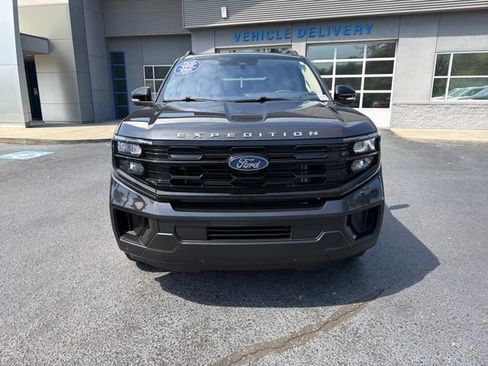 Used 2025 Ford Expedition Active image 2