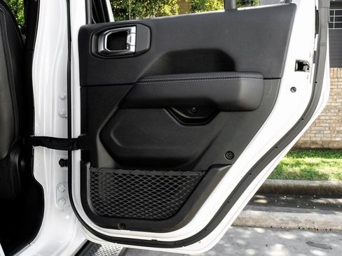 Used 2022 Jeep Wrangler Unlimited Sahara w/ LED Lighting Group image 59