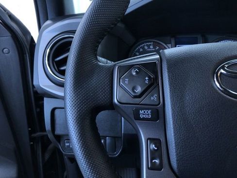 Certified 2022 Toyota Tacoma TRD Off-Road w/ TRD Premium Off Road Package AWD/4WD image 19