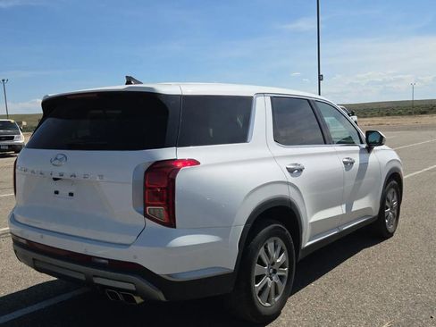 Used 2025 Hyundai Palisade SE FWD image 2