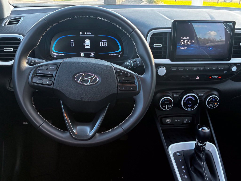 Used 2025 Hyundai Venue Limited FWD image 9