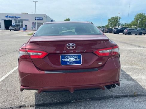 Used 2018 Toyota Camry SE FWD image 3