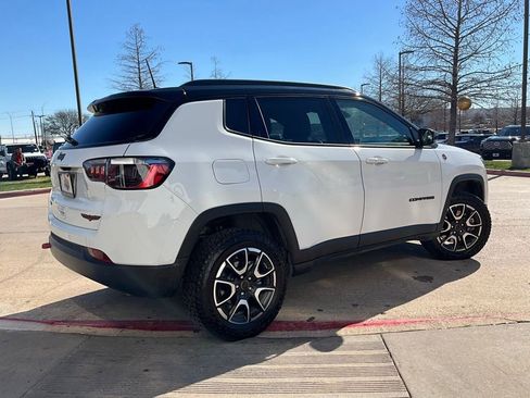 Used 2025 Jeep Compass Trailhawk AWD/4WD image 5