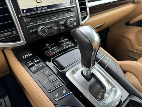 Used 2016 Porsche Cayenne Sport Utility 4D image 17