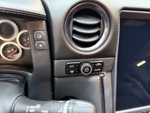 Used 2015 Nissan GT-R Premium image 25