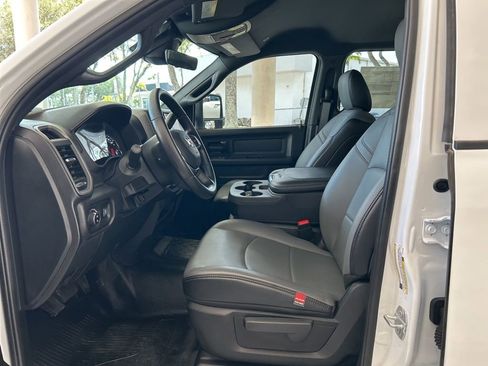 Used 2025 RAM 3500 Tradesman w/ Chrome Appearance Group image 5