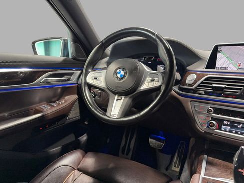 Used 2022 BMW 750i xDrive w/ M Sport Package image 27
