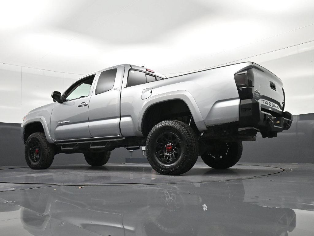 Used 2022 Toyota Tacoma SR5 AWD/4WD image 24