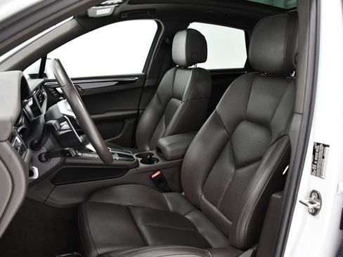 Used 2021 Porsche Macan image 19