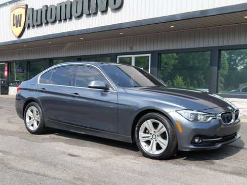 Used 2017 BMW 330i Sedan image 2