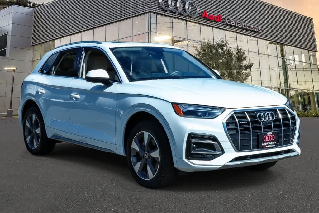 Used 2023 Audi Q5 2.0T Premium Plus w/ Premium Plus Package AWD/4WD image 3