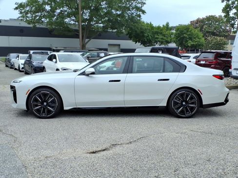 Used 2025 BMW 760i xDrive w/ Executive Package AWD/4WD image 3