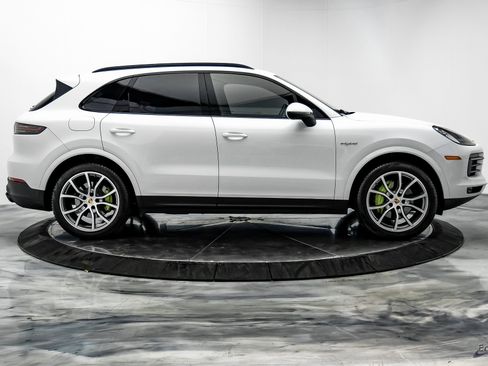 Used 2023 Porsche Cayenne image 16