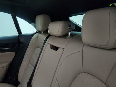 Used 2025 Porsche Macan Electric RWD image 30
