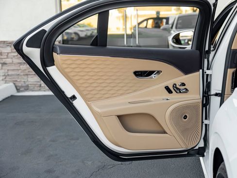 Used 2025 Bentley Flying Spur Plug-In Hybrid AWD/4WD image 25