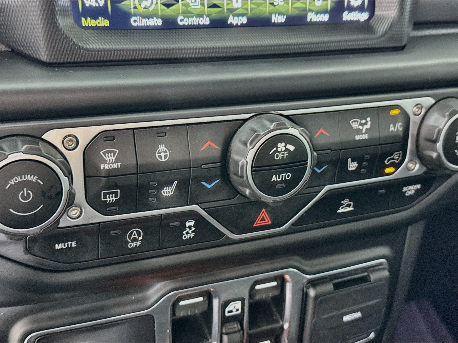 Used 2023 Jeep Gladiator Sport AWD/4WD image 17