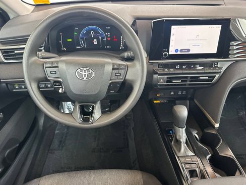 Used 2025 Toyota Camry LE AWD/4WD image 17