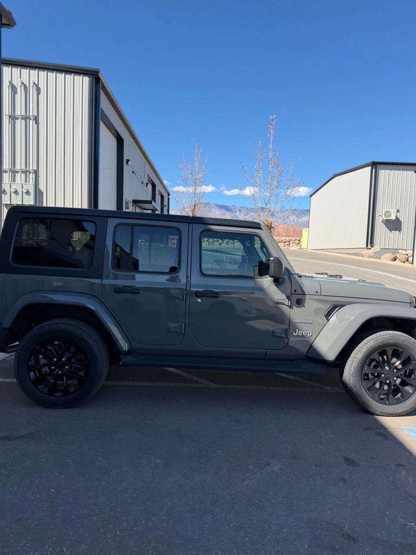 Used 2023 Jeep Wrangler Unlimited Sahara w/ Cold Weather Group AWD/4WD image 6