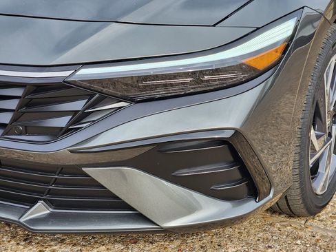 New 2026 Hyundai Elantra Limited FWD image 5