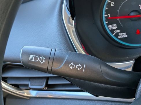 Used 2021 Chevrolet Traverse LS image 25