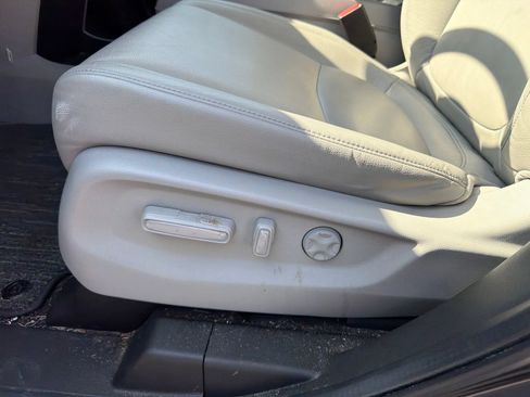 Used 2024 Honda Odyssey EX-L image 12