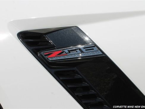 Used 2015 Chevrolet Corvette Z06 w/ 3LZ Preferred Equipment Group RWD image 16