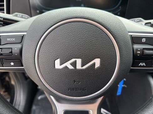 Used 2025 Kia Sportage LX image 17