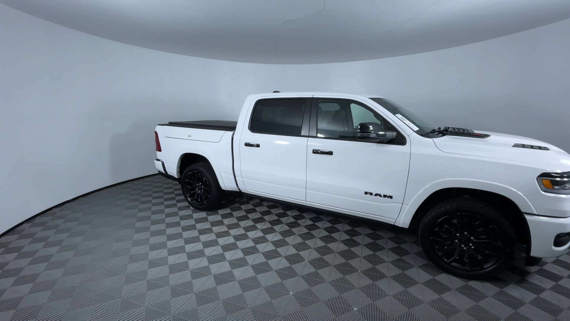 Used 2025 RAM 1500 Limited AWD/4WD image 2