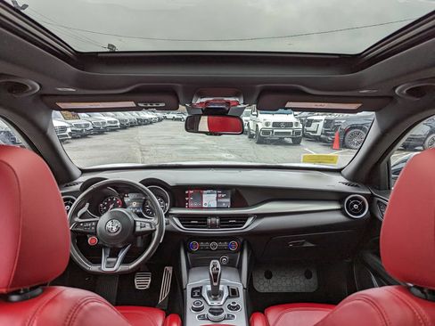 Used 2022 Alfa Romeo Stelvio Veloce AWD/4WD image 39