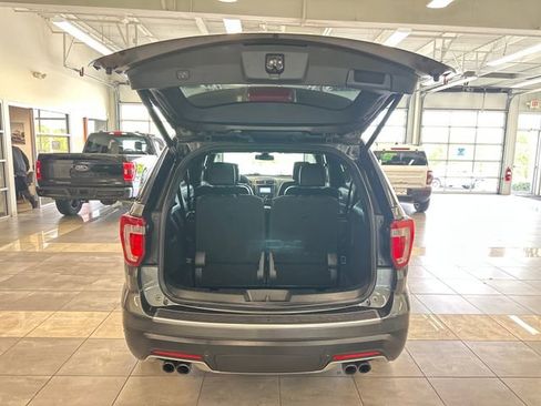 Used 2018 Ford Explorer Platinum AWD/4WD image 30