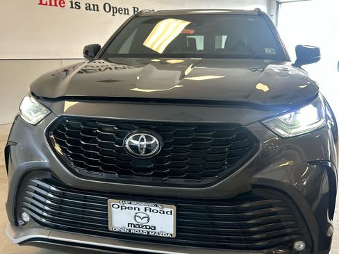 Used 2023 Toyota Highlander XSE AWD/4WD image 1