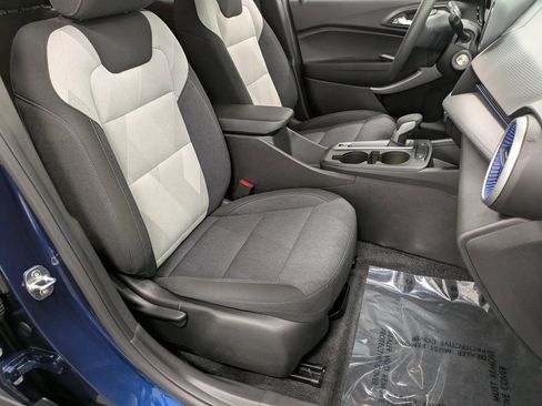 Used 2024 Chevrolet Trax LS w/ LS Convenience Package image 28