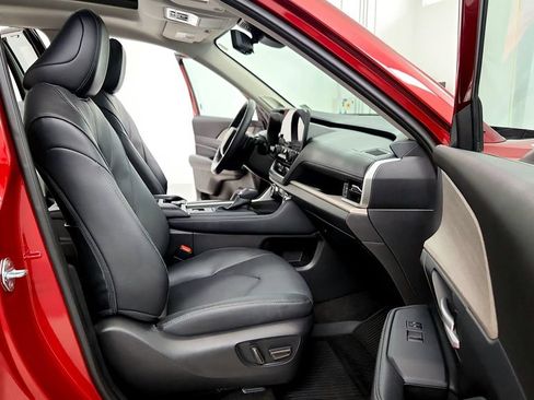 Certified 2025 Toyota Grand Highlander AWD image 17