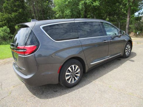 Used 2022 Chrysler Pacifica Limited image 7