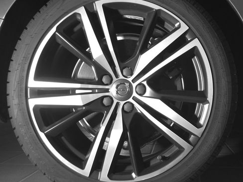 Used 2021 Volvo V60 T6 R-Design w/ Advanced Package FWD image 29