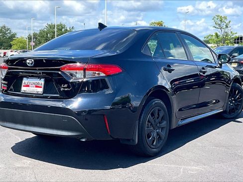 Used 2025 Toyota Corolla LE FWD image 12