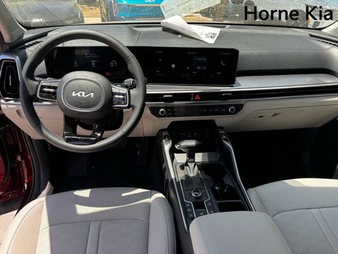 New 2025 Kia Sorento S image 12