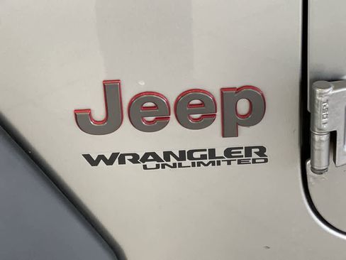 Used 2018 Jeep Wrangler Unlimited Rubicon image 10