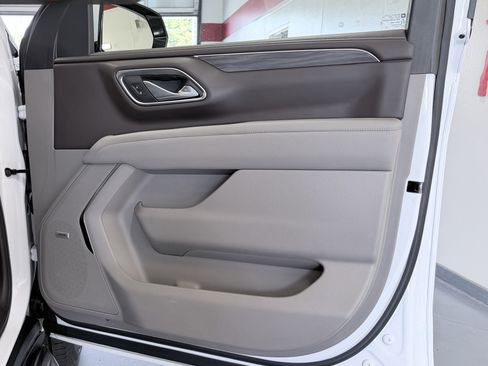 Used 2024 GMC Yukon XL SLT w/ SLT Luxury Package RWD image 13