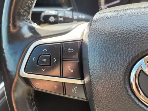 Used 2023 Toyota Highlander LE image 32